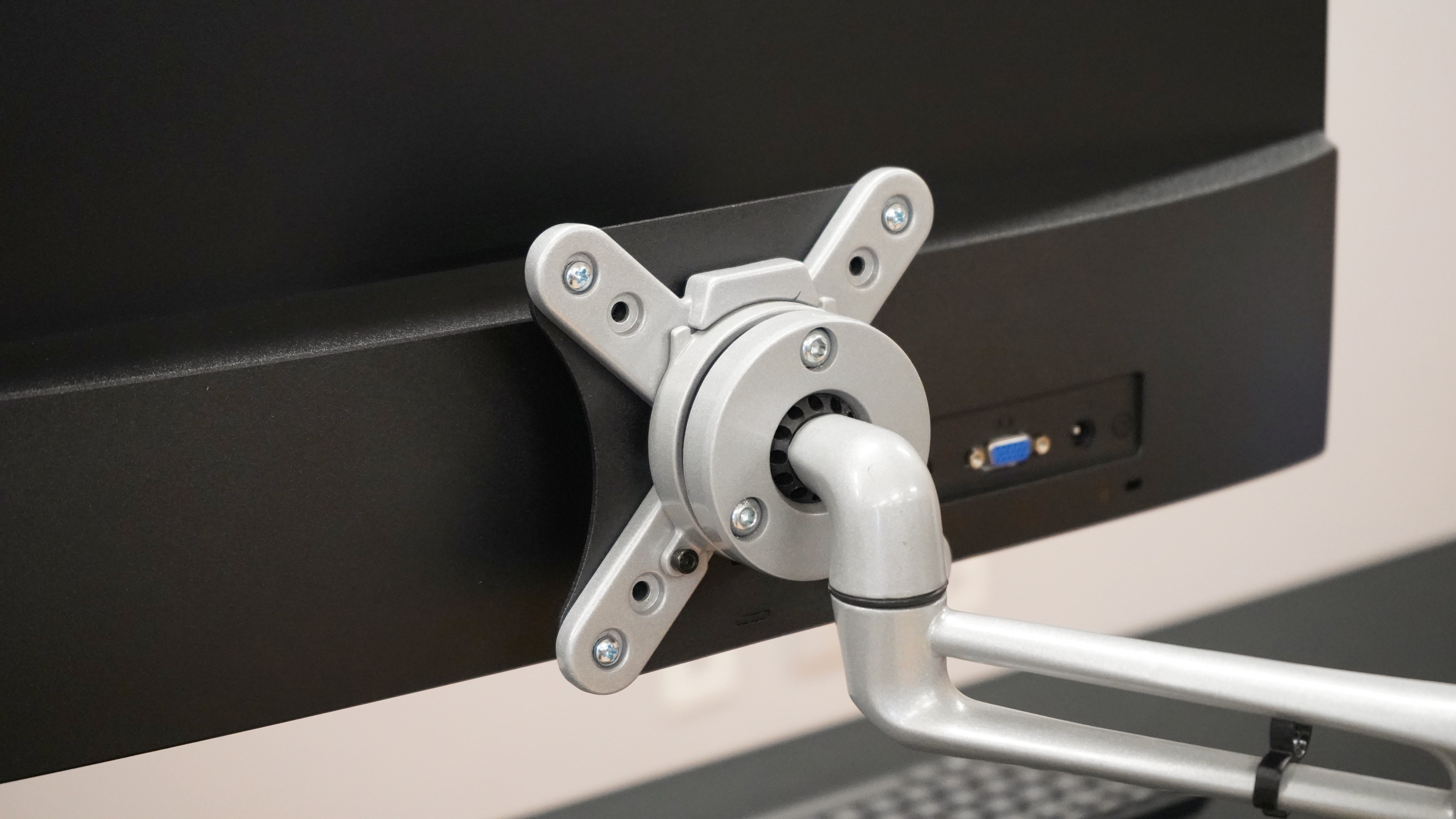 Order HP VESA Adapter for Easy Monitor Setup – Gladiator Joe